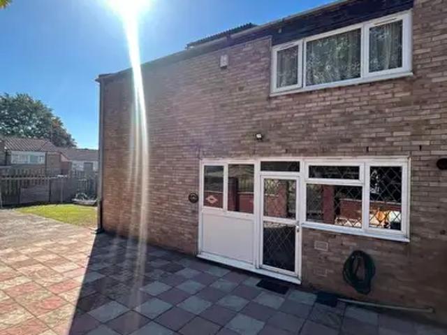3 Bedroom Semi Detached House To Rent In Gisborn Close, Birmingham, B10