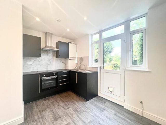 3 Bedroom Semi Detached House To Rent In Grenville Road, Beeston, NG9