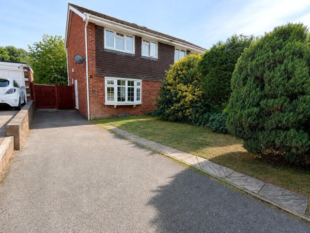 3 bedroom Semi Detached House to rent in Hawkside, Wilnecote, Tamworth, Staffordshire