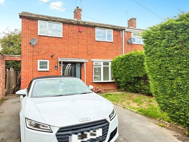 3 Bedroom Semi Detached House To Rent In Highbury Green, Nuneaton, Warwickshire, CV10