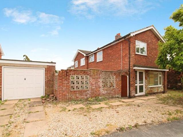 3 Bedroom Semi Detached House To Rent In Kensington Close, LE2