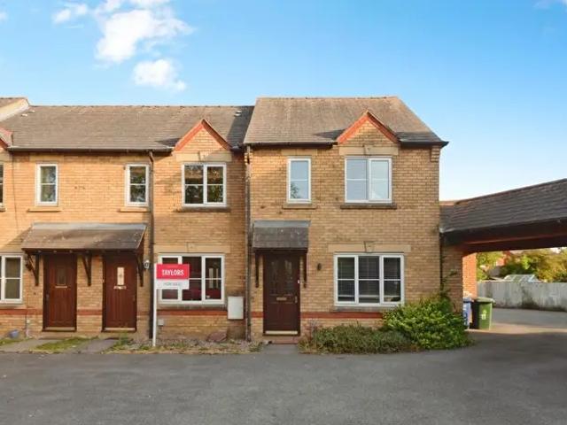 3 Bedroom Semi Detached House To Rent In Lucerne Avenue, Bicester, OX26