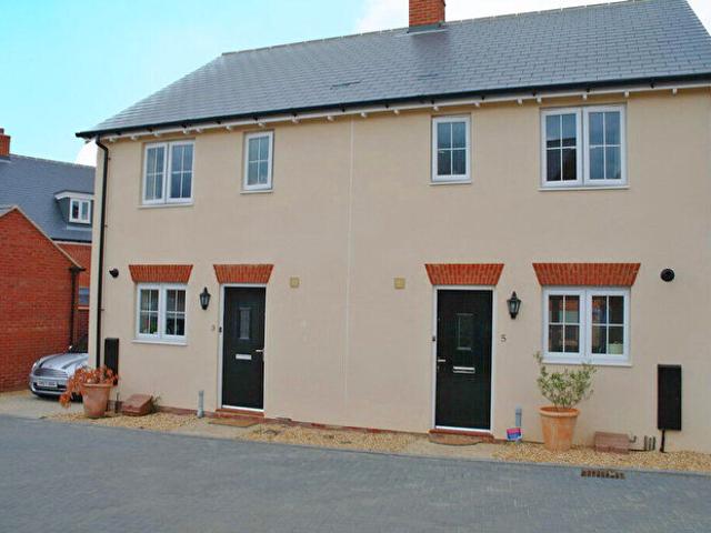 3 Bedroom Semi Detached House To Rent In Lace Lane, Buckingham, Bucks, MK18