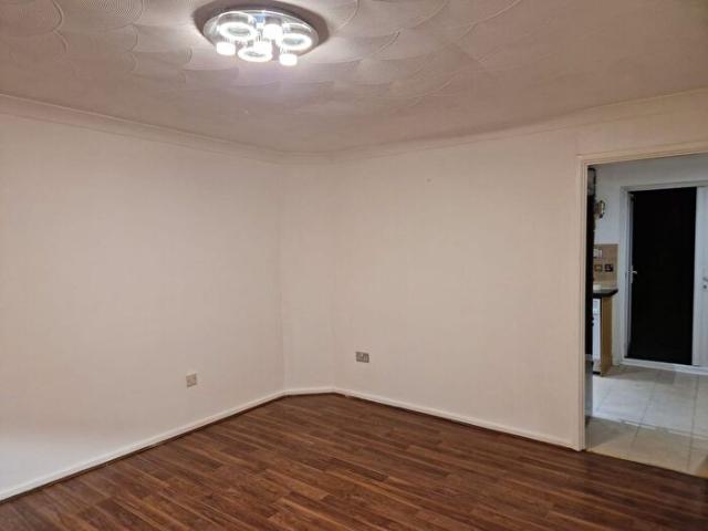 3 Bedroom Semi Detached House To Rent In Lamberhurst Grove, Milton Keynes, MK7