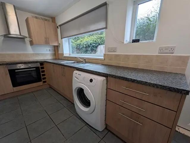 3 Bedroom Semi Detached House To Rent In Larchdene Avenue, Wollaton, NG8