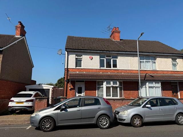 3 Bedroom Semi Detached House To Rent In Lennox Road, Milton Keynes, MK2