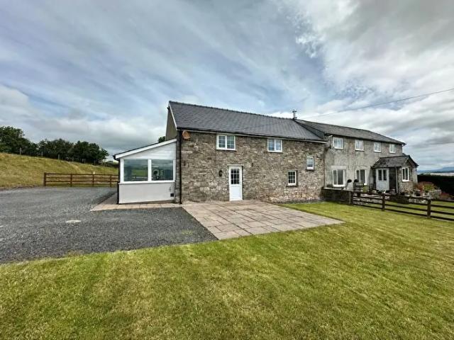 3 Bedroom Semi Detached House To Rent In Penoyre, Brecon, LD3