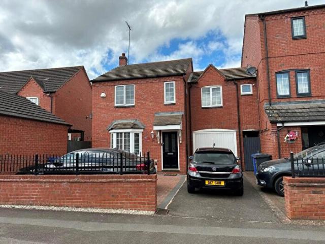 3 Bedroom Semi Detached House To Rent In Quintonside, Northampton, NN4