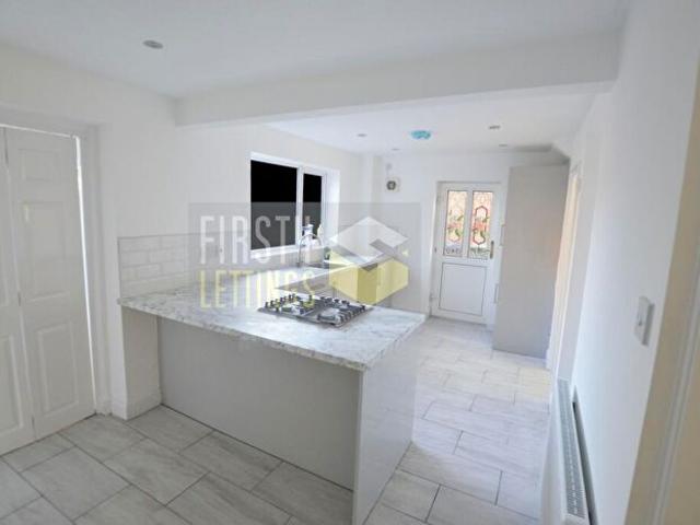 3 Bedroom Semi Detached House To Rent In St. Ives Road, Wigston, LE18