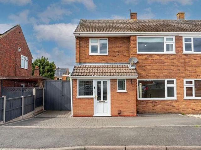 3 Bedroom Semi Detached House To Rent In St. Ives Road, Wigston, Leicester, LE18