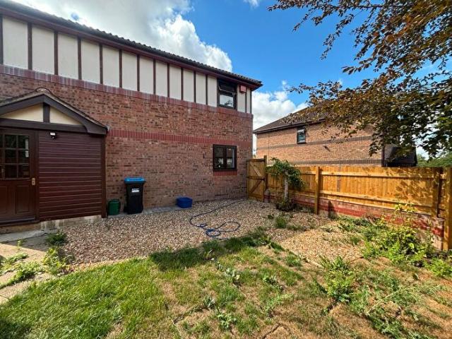 3 Bedroom Semi Detached House To Rent In Stafford Grove, Milton Keynes, MK5