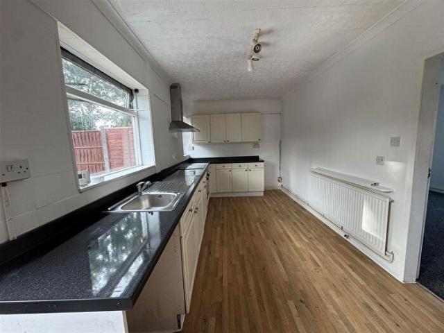 3 Bedroom Semi Detached House To Rent In Shepton Crescent, Nottingham, NG8