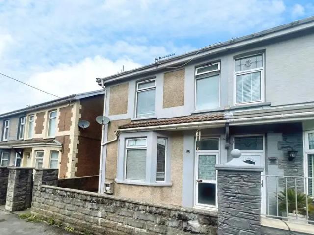 3 Bedroom Semi Detached House To Rent In The Avenue, Tonyrefail, Porth, CF39