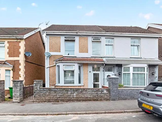 3 Bedroom Semi Detached House To Rent In The Avenue, Tonyrefail, Porth, CF39