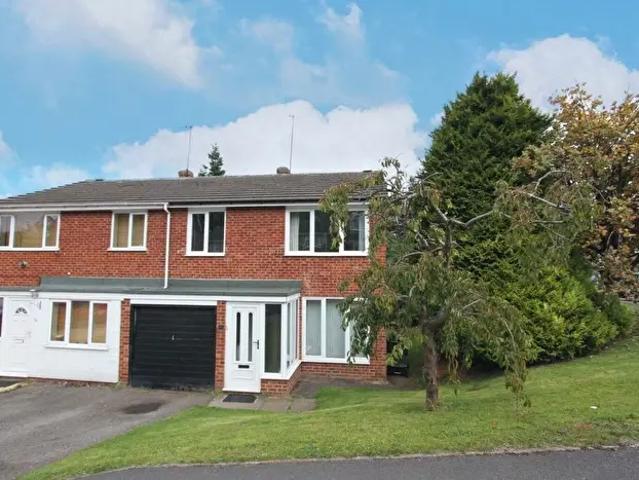 3 Bedroom Semi Detached House To Rent In Valley Road, Banbury, Oxon, OX16