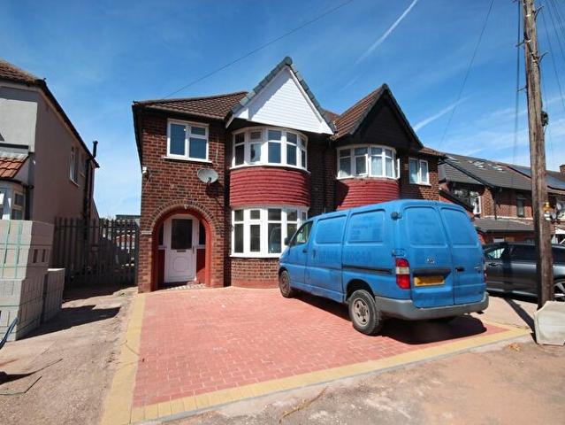 3 Bedroom Semi Detached House To Rent In Wyndhurst Road, Birmingham, B33