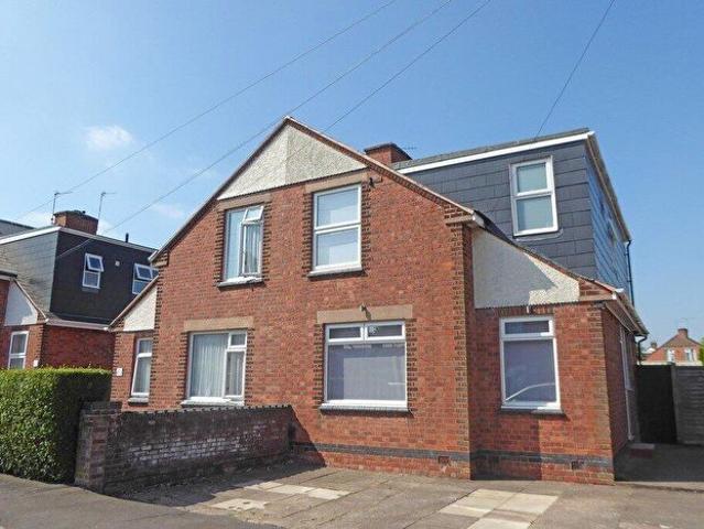 3 Bedroom Semi Detached House To Rent In Waverley Road, Leamington Spa, Warwickshire, CV31