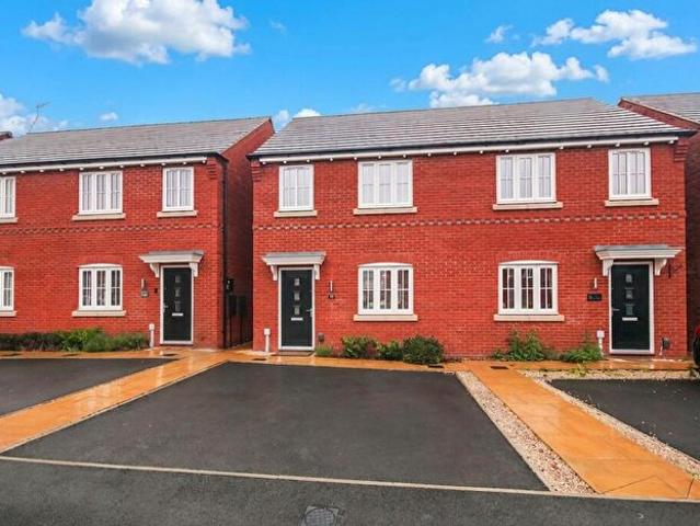 3 Bedroom Semi Detached House To Rent In Wren Close, Hatton, DE65