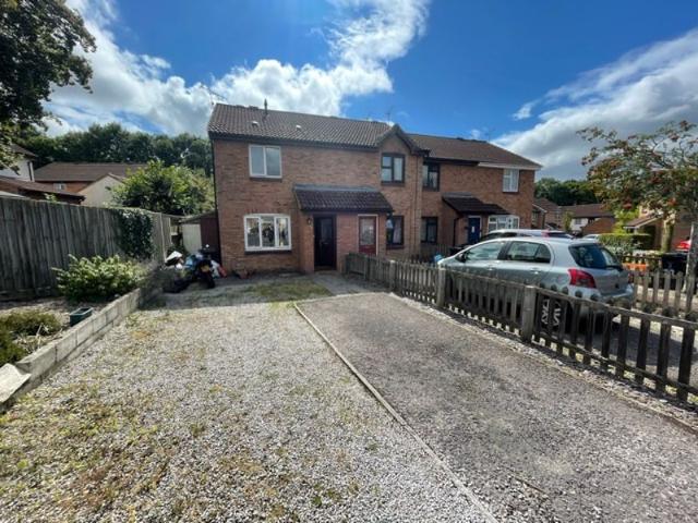 3 Bedroom Semi Detached House To Rent, Kerry Close, Swindon SN5, 3 bed property to rent, £1,250 pcm | PrimeLocation