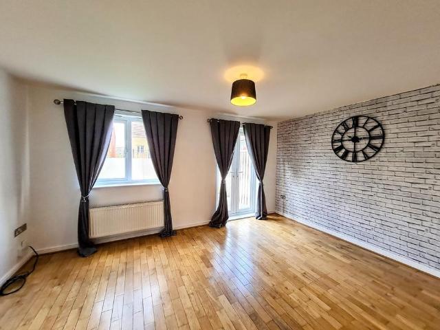 3 bedroom semi detached house to rent