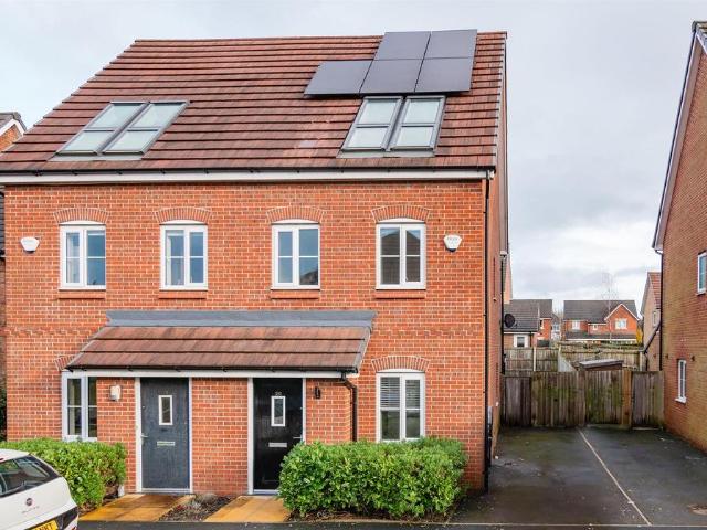 3 bedroom semi detached house to rent