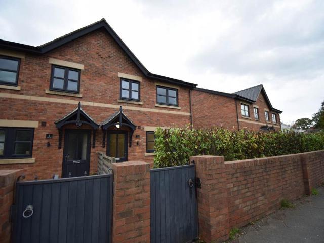3 bedroom semi detached house to rent