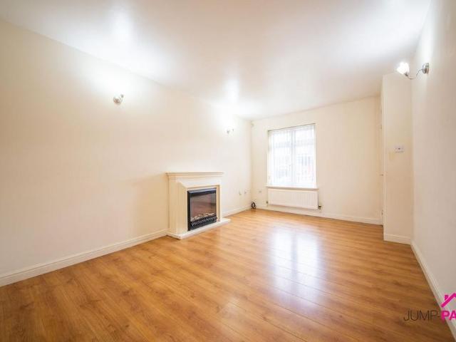 3 bedroom semi detached house to rent