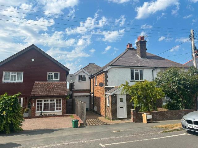 3 bedroom semi detached house to rent