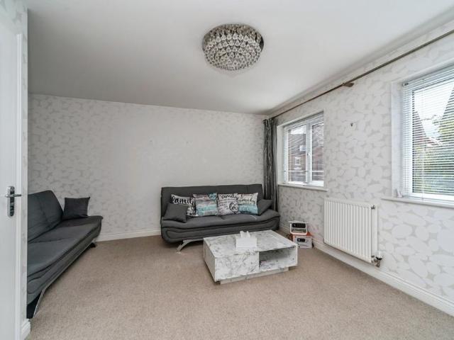 3 bedroom semi detached house to rent