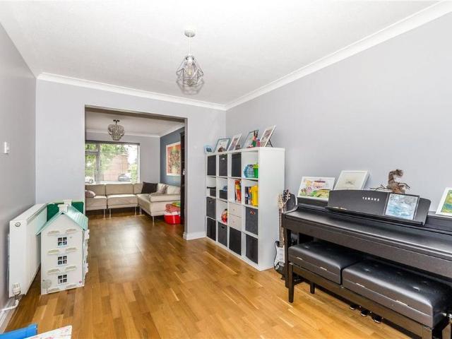 3 bedroom semi detached house to rent