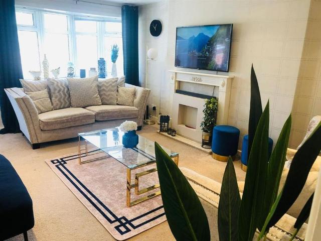 3 bedroom semi detached house to rent