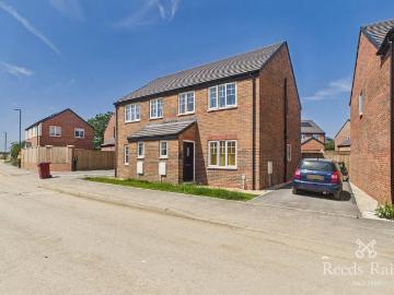 3 bedroom semi detached house to rent