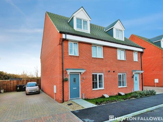 3 bedroom semi detached house to rent
