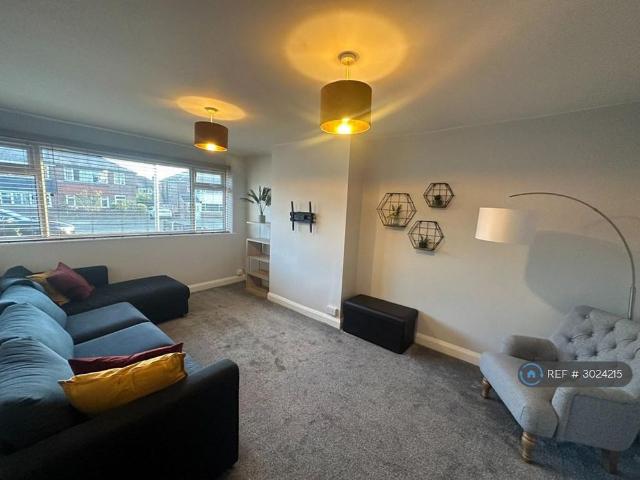 3 bedroom semi detached house to rent
