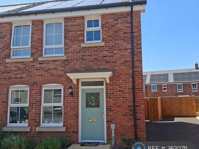 3 bedroom semi detached house to rent
