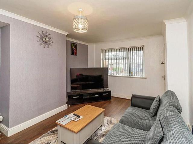 3 bedroom semi detached house to rent