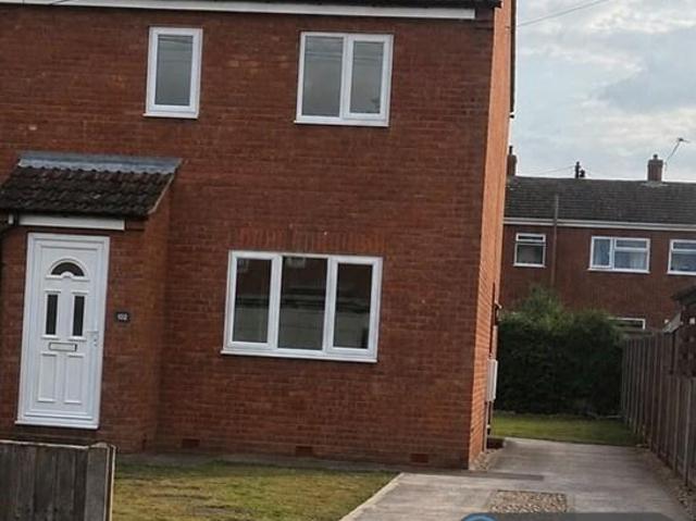 3 bedroom semi detached house to rent