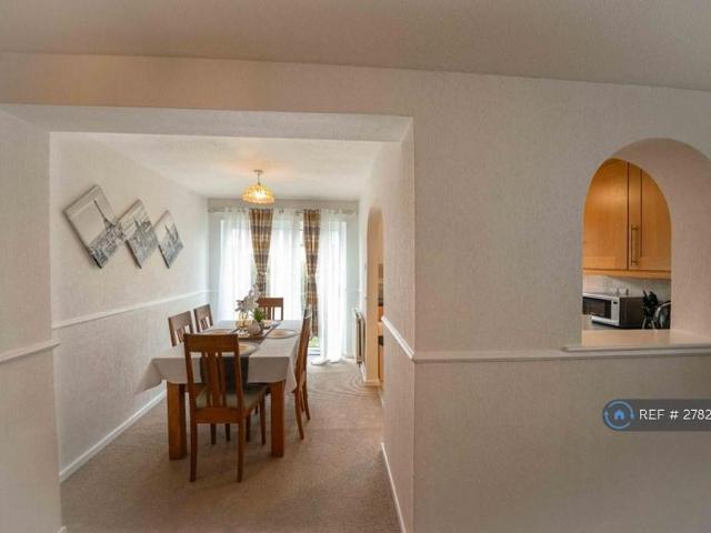 3 bedroom semi detached house to rent