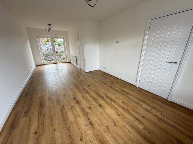 3 bedroom semi detached house to rent