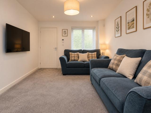 3 bedroom semi detached house to rent