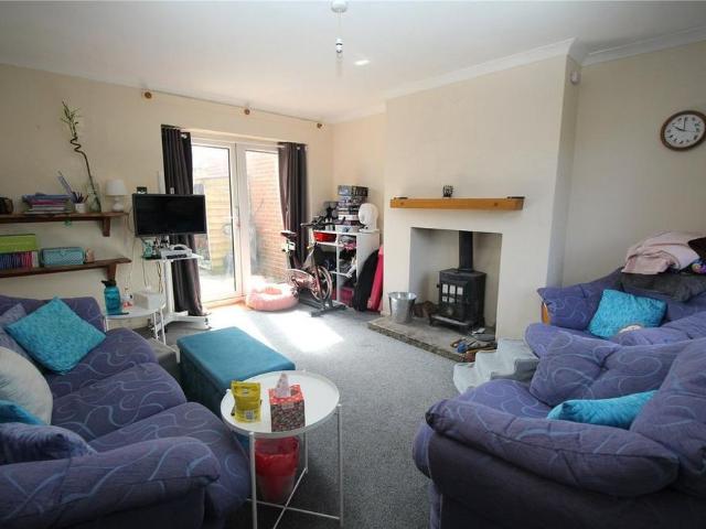 3 bedroom semi detached house to rent