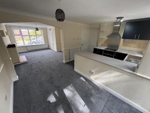 3 bedroom semi detached house to rent