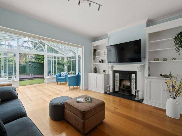 3 bedroom semi detached house to rent