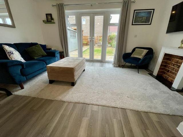 3 bedroom semi detached house to rent