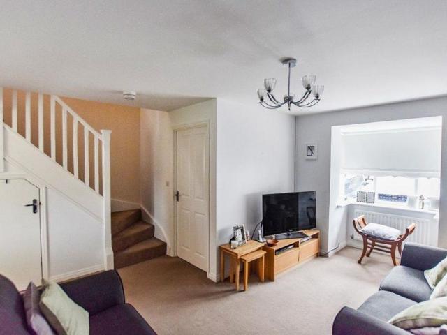 3 bedroom semi detached house to rent