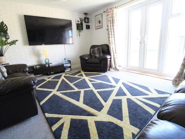 3 bedroom semi detached house to rent