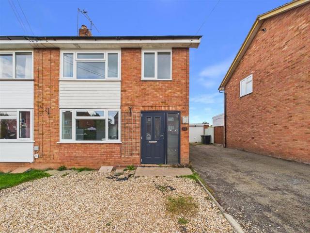 3 bedroom semi detached house to rent