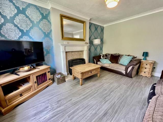3 bedroom semi detached house to rent