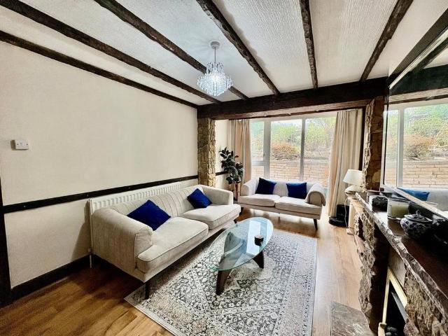 3 bedroom semi detached house to rent
