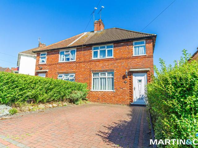 3 bedroom semi detached house to rent